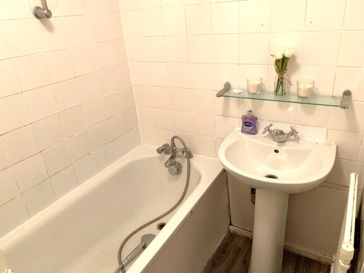 Private Bedrooms In A Flat! Home Away From Home! Shared Bathroom Londres Exterior foto