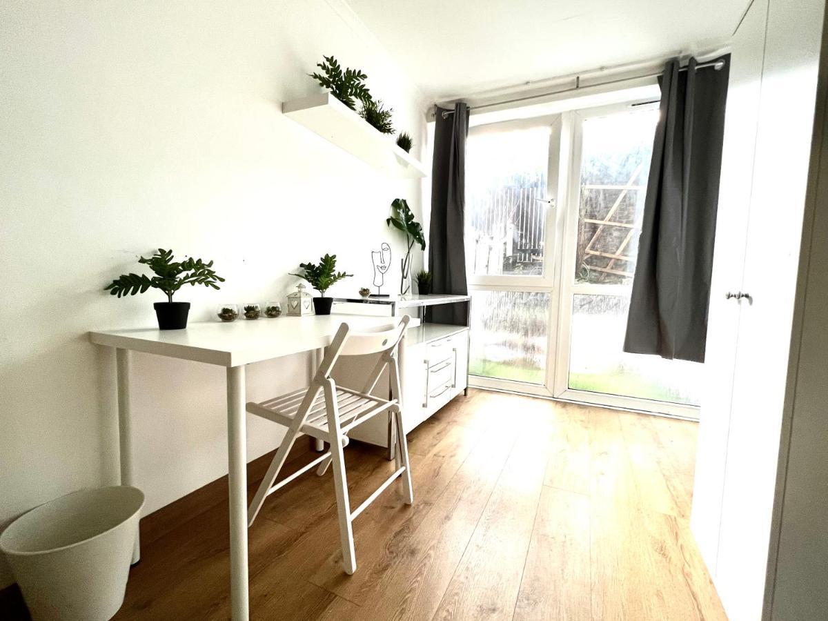 Private Bedrooms In A Flat! Home Away From Home! Shared Bathroom Londres Exterior foto